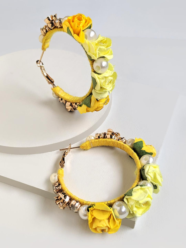 Floret hoop earrings (yellow)