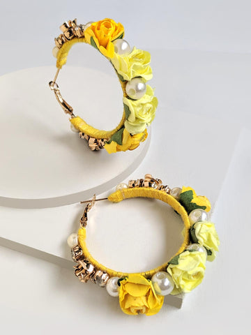 Floret hoop earrings (yellow)