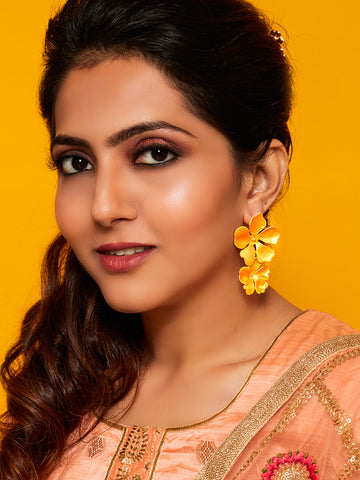 Beack floral earrings (Yellow metallic)